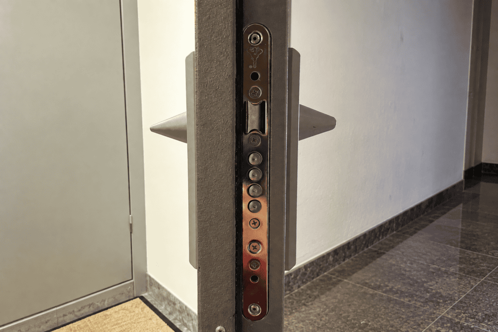 Замена замков Mul-t-lock