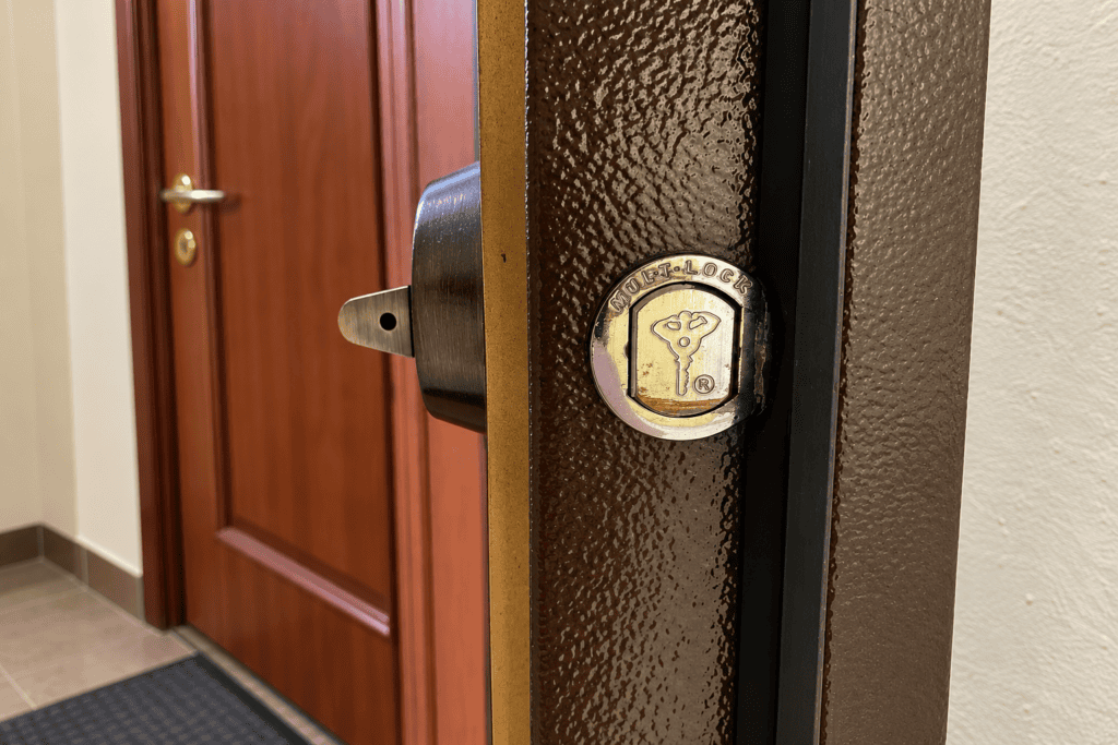 Установка замка Mul-t-lock